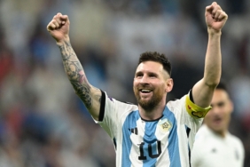 Arjantinli Messi hayallerine koşuyor! 13 arjantinli-messi-hayallerine-kosuyor-ePajWwO9.jpg