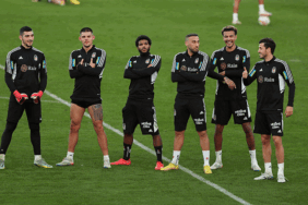 Beşiktaş günün ilk çalışmasını yağmur altında yaptı 8 besiktas-gunun-ilk-calismasini-yagmur-altinda-yapti-4wM78NEG.gif