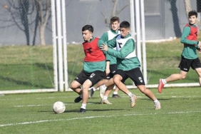 Bursaspor’da Somaspor maçının taktiği yapıldı 6 bursasporda-somaspor-macinin-taktigi-yapildi-S6hAr7Rc.jpg