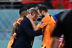 Daley Blind gol sevincini babasıyla yaşadı 1 daley-blind-gol-sevincini-babasiyla-yasadi-mdQfxgNC.jpg
