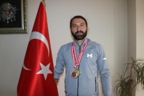 Engelli yüzücü Türkiye birincisi oldu 3 engelli-yuzucu-turkiye-birincisi-oldu-duvkN7lN.jpg