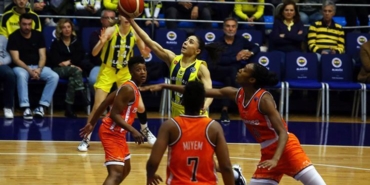 fenerbahce-alagoz-holding-83-64-tango-bourges-basket-6KPCI8Qf.jpg