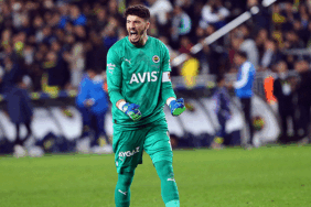 Fenerbahçe'de Altay Bayındır tehlikesi! Bedavaya gidebilir! 7 fenerbahcede-altay-bayindir-tehlikesi-bedavaya-gidebilir-bw4SQODx.gif