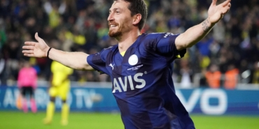 fenerbahcede-mert-hakan-yandastan-muthis-geri-donus-Eb3gHFAy.jpg