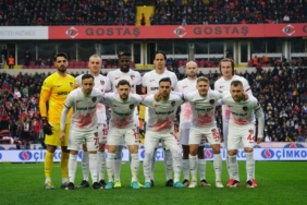 Gaziantep FK - Beşiktaş maçında tayt krizi! Herkes canlı yayında öğrendi 2 gaziantep-fk-besiktas-macinda-tayt-krizi-herkes-canli-yayinda-ogrendi-bhI6K2wY.jpg