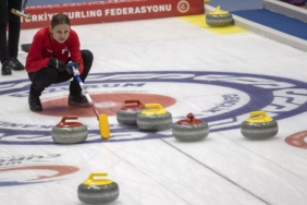 genc-curlingciler-galibiyetle-basladi-MTQC2GI4.jpg