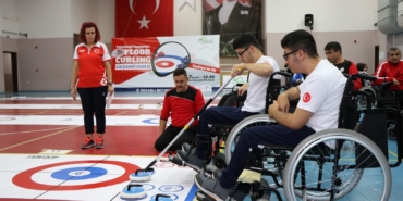 ilk-kez-duzenlenen-tekerlekli-sandalye-floor-curling-turnuvasinin-sampiyonlari-belli-oldu-9atZhphk.jpg