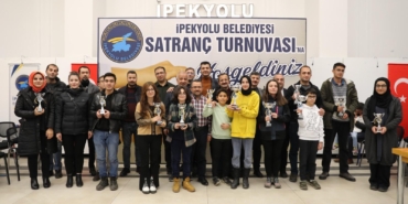 ipekyolunda-satranc-turnuvasinin-kazananlari-belli-oldu-ABcg3w2X.jpg
