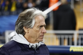 jorge-jesus-kotu-haberi-verdi-bu-sene-oynayabilecek-mi-bilmiyorum-l2gOif76.jpg