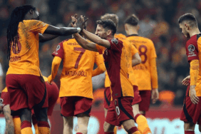 Kimse bu kadarını beklemiyordu! Bambaşka bir Galatasaray... 2 kimse-bu-kadarini-beklemiyordu-bambaska-bir-galatasaray-nsN33y8c.gif