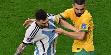 Lionel Messi ile Aziz Behich kafa kafaya! Arjantin-Avustralya maçında gerilim (Dünya Kupası) 3 lionel-messi-ile-aziz-behich-kafa-kafaya-arjantin-avustralya-macinda-gerilim-dunya-kupasi-gY2MUPi1.jpg