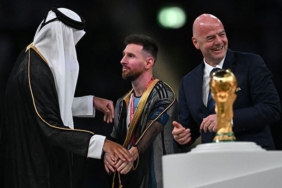 Lionel Messi kupa töreninde şaştı kaldı! Katar Emiri'nden sürpriz 'kıyafet' hamlesi 6 lionel-messi-kupa-toreninde-sasti-kaldi-katar-emirinden-surpriz-kiyafet-hamlesi-FsRq1MFJ.jpg