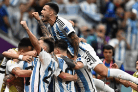 Messi yıldızlaştı, Weghorst'un golleri yetmedi, Arjantin penaltılarla yarı finale çıktı! Hollanda-Arjantin maç sonucu: 5-6 (Dünya Kupası Maç Özeti) 14 messi-yildizlasti-weghorstun-golleri-yetmedi-arjantin-penaltilarla-yari-finale-cikti-hollanda-arjantin-mac-sonucu-5-6-dunya-kupasi-mac-ozeti-37wsCzWk.gif