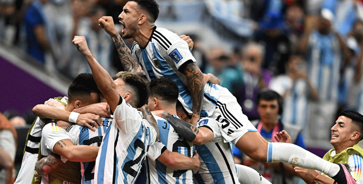 Messi yıldızlaştı, Weghorst'un golleri yetmedi, Arjantin penaltılarla yarı finale çıktı! Hollanda-Arjantin maç sonucu: 5-6 (Dünya Kupası Maç Özeti) 4 messi-yildizlasti-weghorstun-golleri-yetmedi-arjantin-penaltilarla-yari-finale-cikti-hollanda-arjantin-mac-sonucu-5-6-dunya-kupasi-mac-ozeti-37wsCzWk.gif