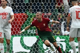 Portekiz'de Pepe'den Dünya Kupası tarihine geçecek gol! Cristiano Ronaldo'yu geride bıraktı 1 portekizde-pepeden-dunya-kupasi-tarihine-gececek-gol-cristiano-ronaldoyu-geride-birakti-1JuSeTC3.jpg