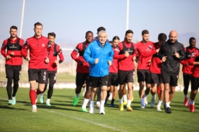 Sivasspor’da hazırlıklar devam ediyor 1 sivassporda-hazirliklar-devam-ediyor-AfXr4QuV.jpg