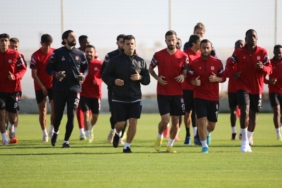 Sivasspor’da hazırlıklar devam ediyor 3 sivassporda-hazirliklar-devam-ediyor-NWMNgrag.jpg