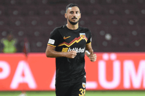 Süper Lig devlerinin istediği Onur Bulut'tan 3 yıllık imza! 4 super-lig-devlerinin-istedigi-onur-buluttan-3-yillik-imza-qjNRBElG.gif