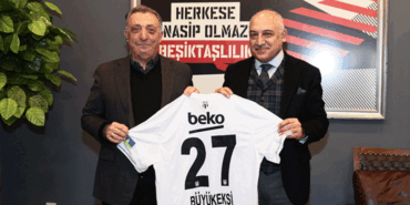 tff-baskani-mehmet-buyukeksiden-besiktas-kulubune-ziyaret-kvhhYeVe.gif