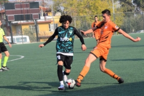 yesil-civril-belediyespor-yenilmezlik-unvanini-koruyor-zCGCRkIX.jpg