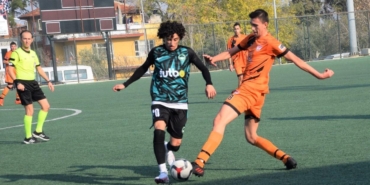 yesil-civril-belediyespor-yenilmezlik-unvanini-koruyor-zCGCRkIX.jpg